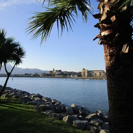 Apartment Cosy Avec Mezzanine, Balcon Et Parking A 300m De La - Fr-1-2-382 Hendaye